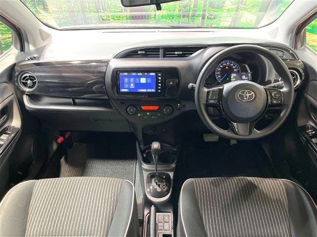 Toyota Toyota Vitz Hybrid Jewela DAA-NHP130